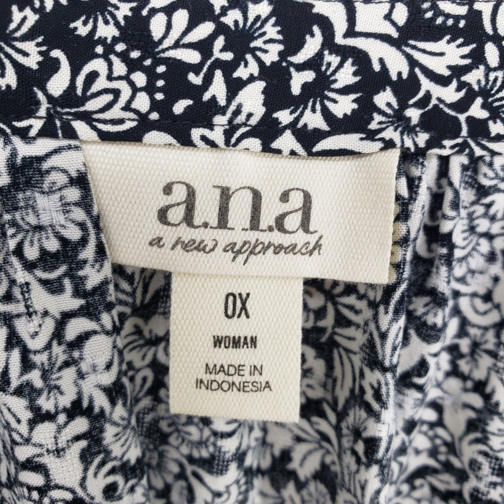 a.n.a Floral Blouse Top Womens Sz 0X Black Cream Smocked Long Sleeve V Neck‎ NEW - Picture 3 of 9